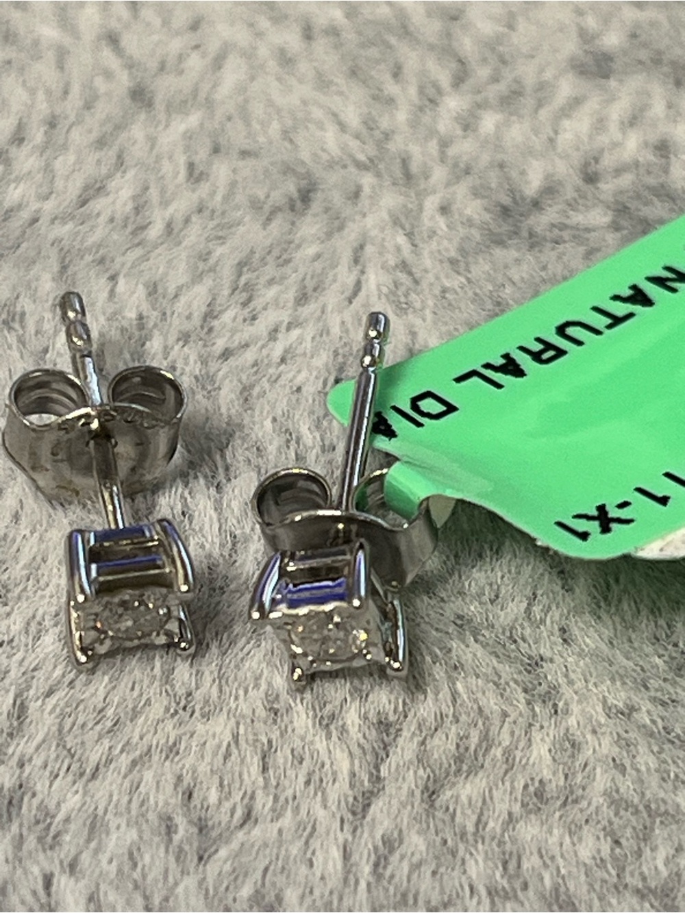 NWT Natural Diamond Stud Earrings 0.10 CTW Silver